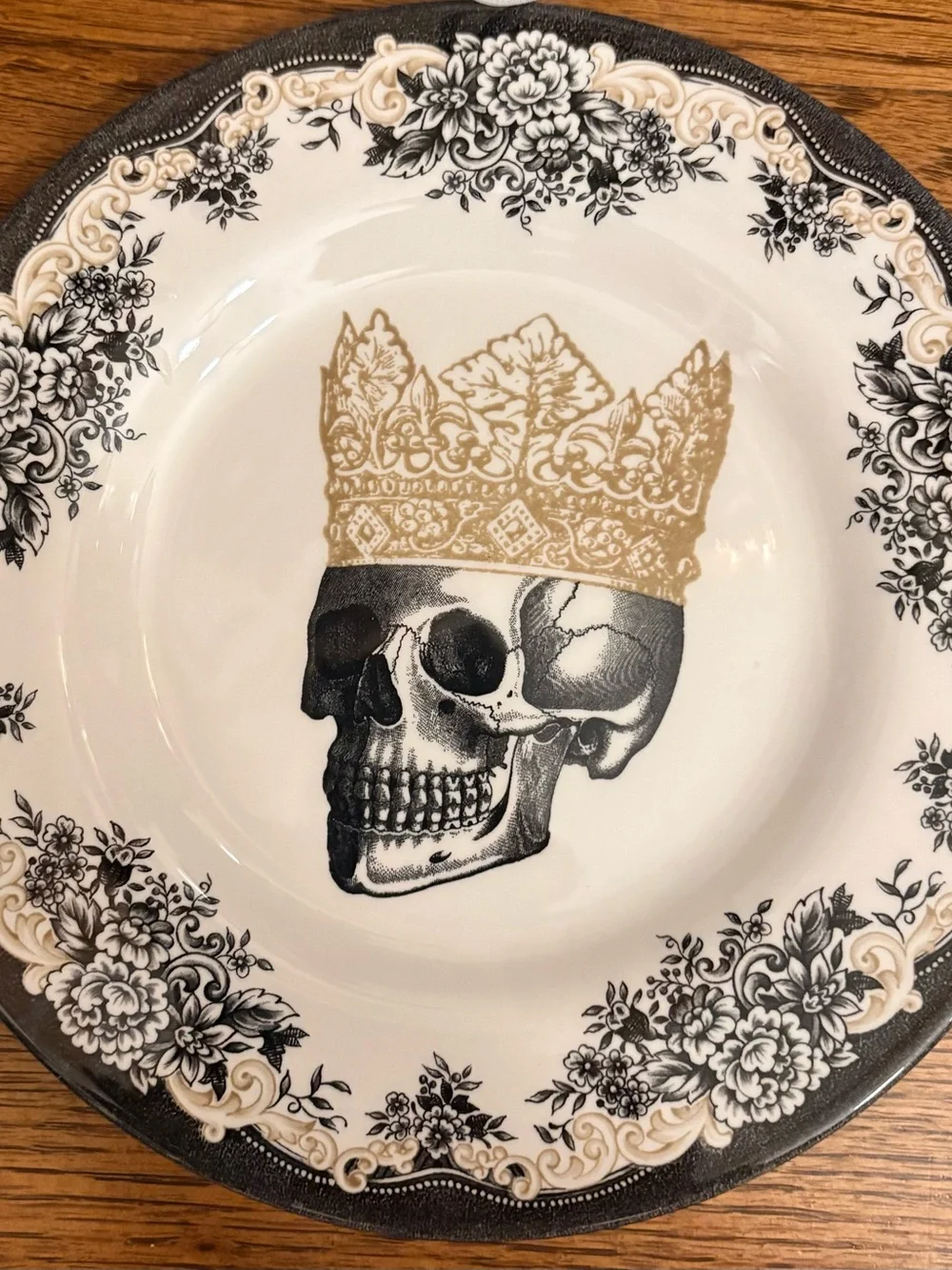 Halloween - Royal Stafford Skull with Crown Plates set of 4